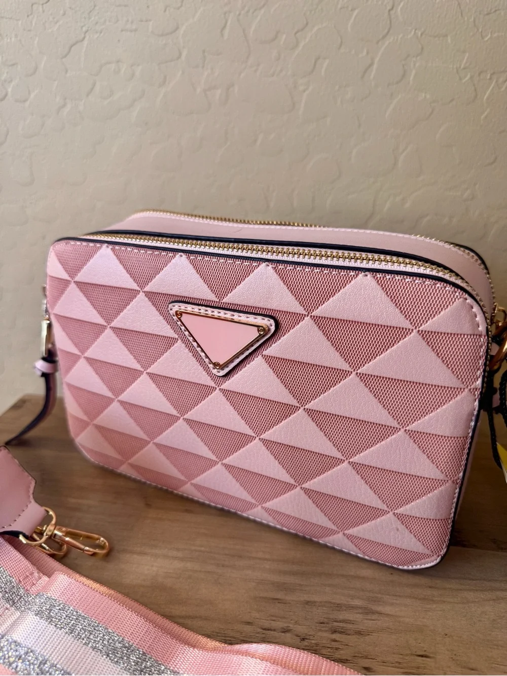 Textured Pink Geometric Crossbody Bag and Wallet Set with Glitter Strap NWT - Picture 4 of 9